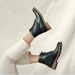Women nisolo Amalia Black Leather Lace-Up Boot - Classic Casual Style